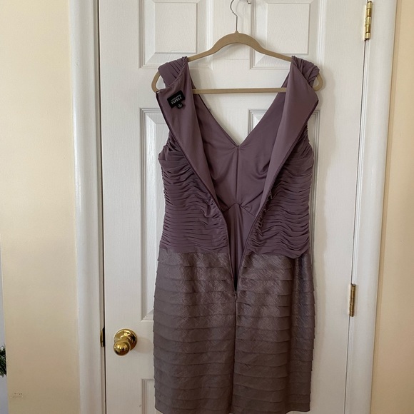 Beautiful Cocktail Dress - Picture 3 of 9